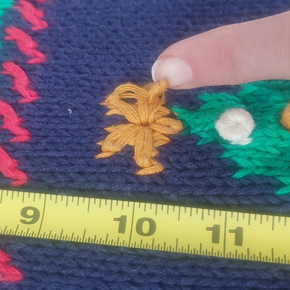 Northern Isles Petites Handknitted Vintage Holiday Sweater - Picture 7 of 7